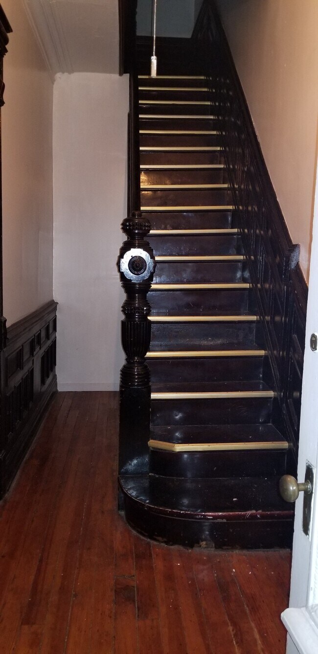 Entry - 537 Decatur St