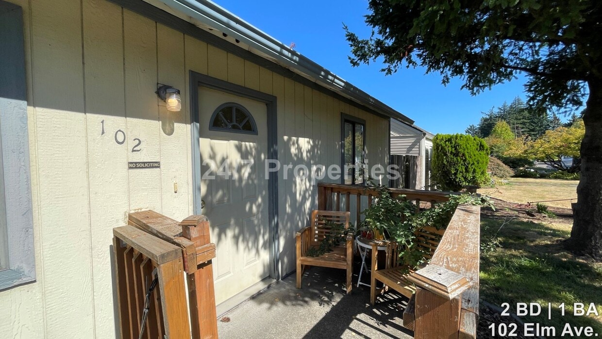Primary Photo - Charming 2 BD | 1 BA House w/ Huge Backyar...
