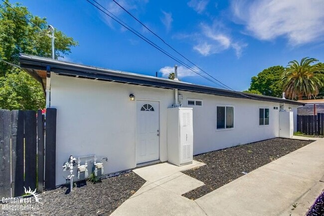 Foto del edificio - Remodeled 2Bdm 1Ba Apartment with Spacious Yard in La Mesa