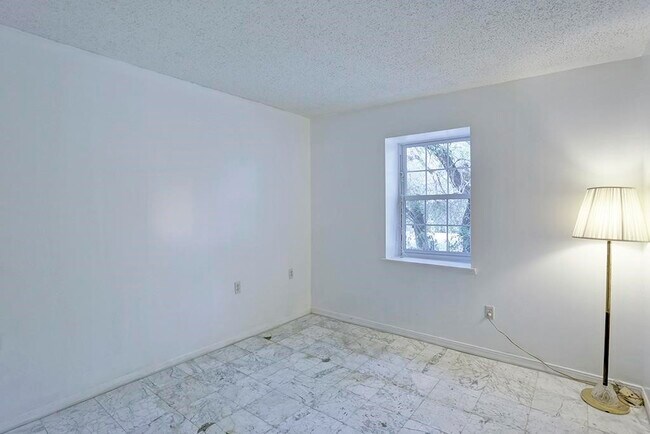 Foto del edificio - 5215 Arboles Dr