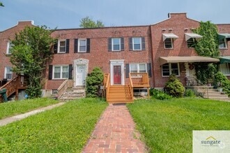 Building Photo - 1704 Redwood Ave