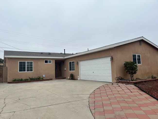 Building Photo - 15510 Oakbury Dr