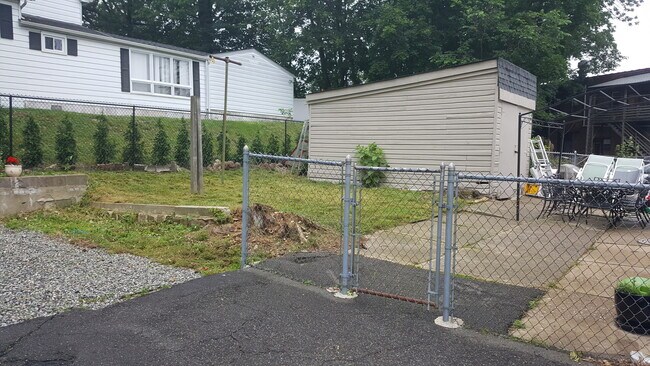Building Photo - 3 bedroom in sought after Nutley