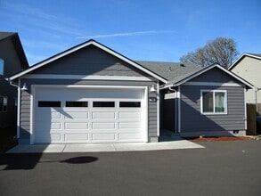Building Photo - 56 Oak Terrace Dr