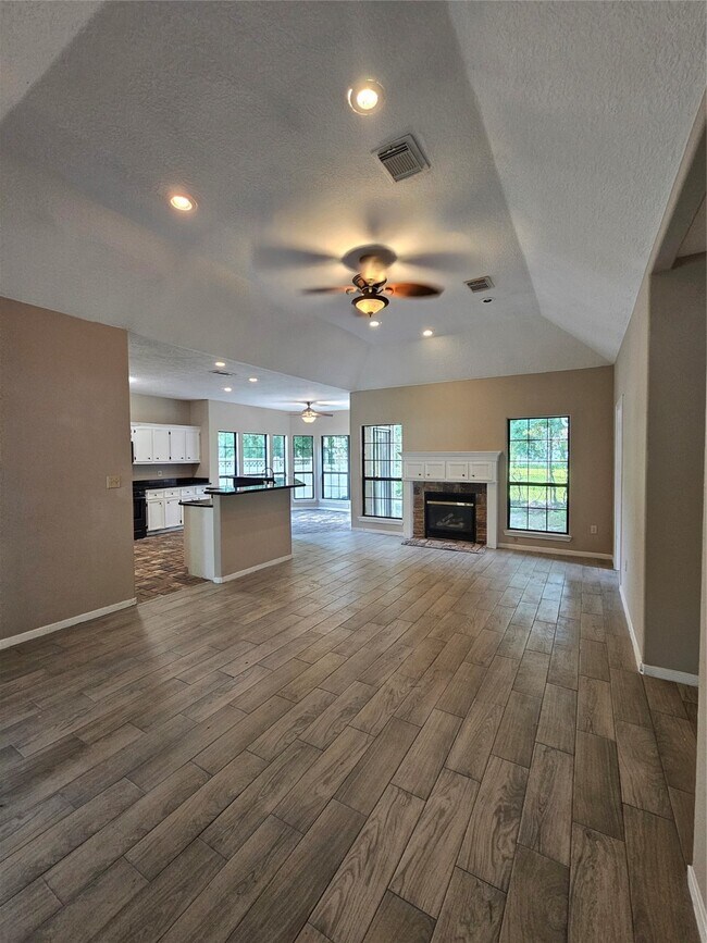 Foto del edificio - 5122 Dickens Rd