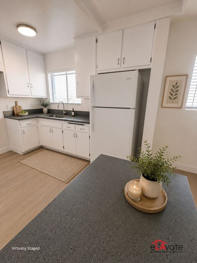Photo - 11816 Chandler Boulevard