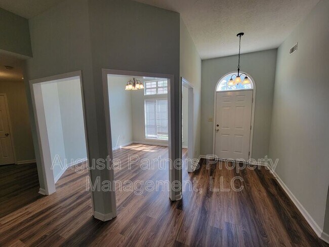 Foto del edificio - 948 Hunting Horn Wy