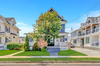 Building Photo - 203 13th Ave