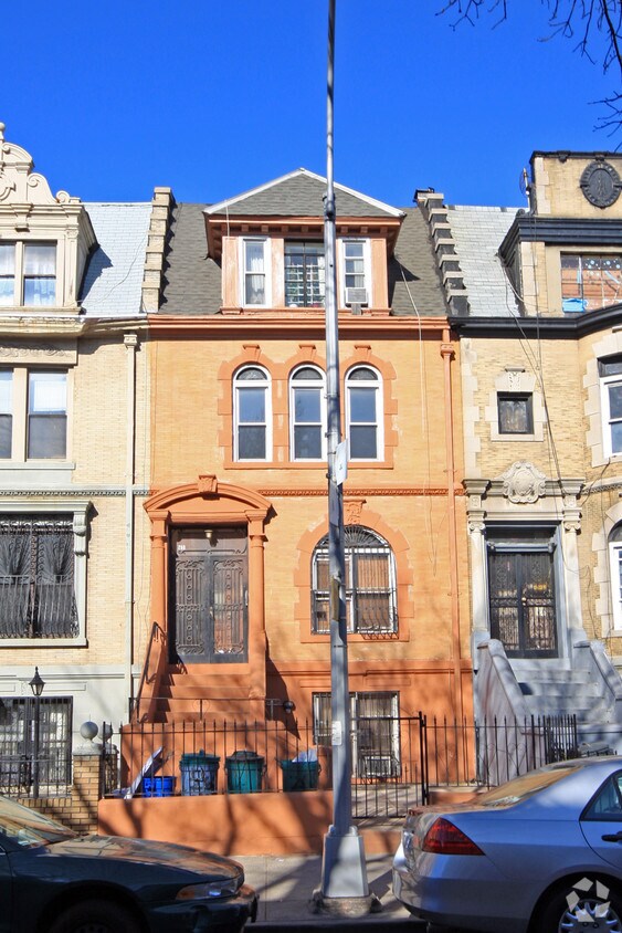 Primary Photo - 268 New York Ave