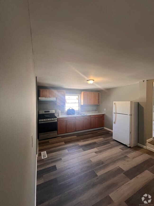 Building Photo - 335 Blatchley Ave