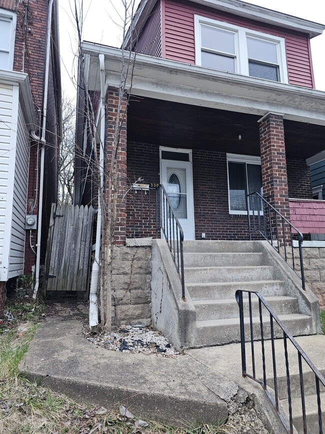 Building Photo - 330 Albert St