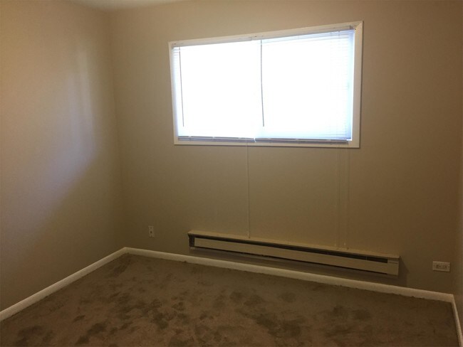 Building Photo - 1755 Maple Ln