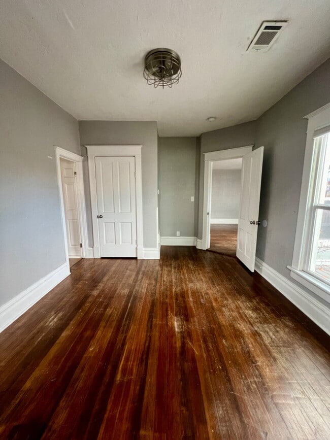 Building Photo - Cute One Bedroom!