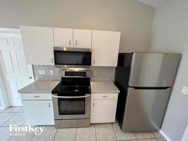 Building Photo - 695 Baffin Dr