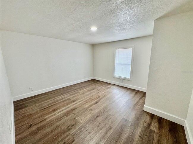 Foto del edificio - 112 Laureti Ln
