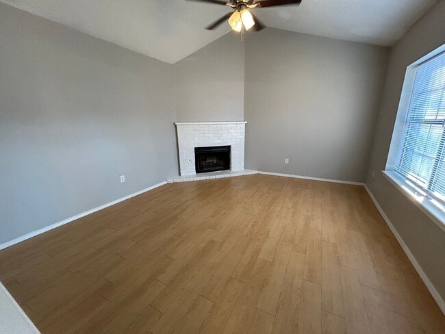 Building Photo - 2409-2411 Magnolia St