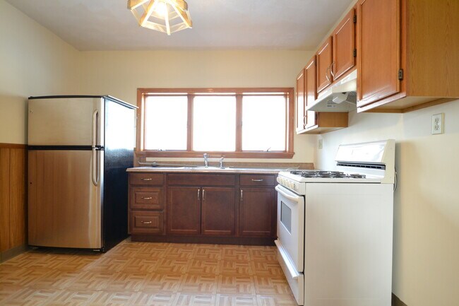 Building Photo - 37 Montfern Ave