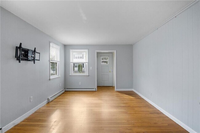 Building Photo - 27 A St