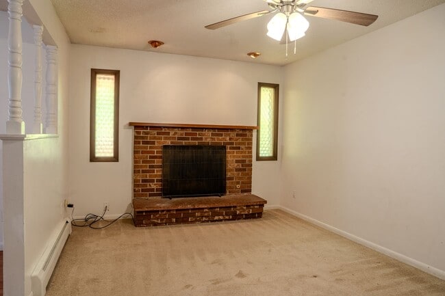 Building Photo - Spacious 6 bedroom home with 3 non conform...