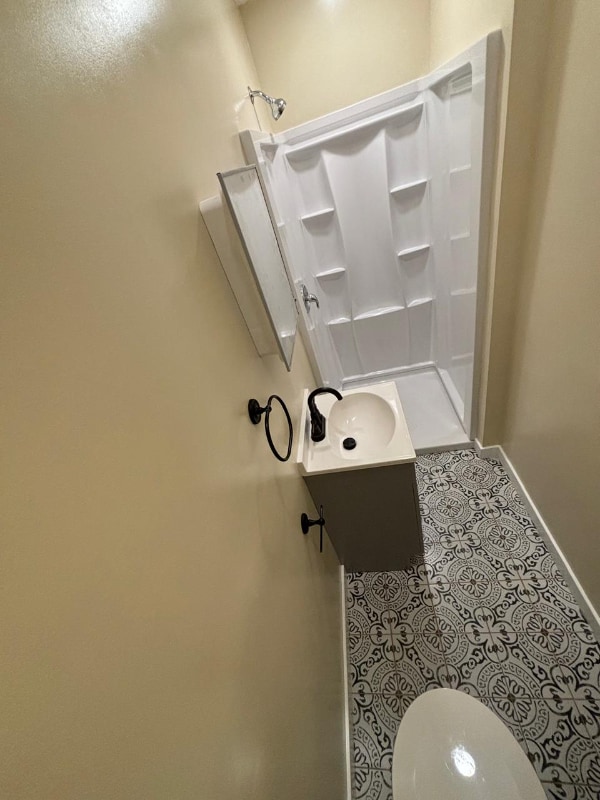 Building Photo - 526 W 49th St