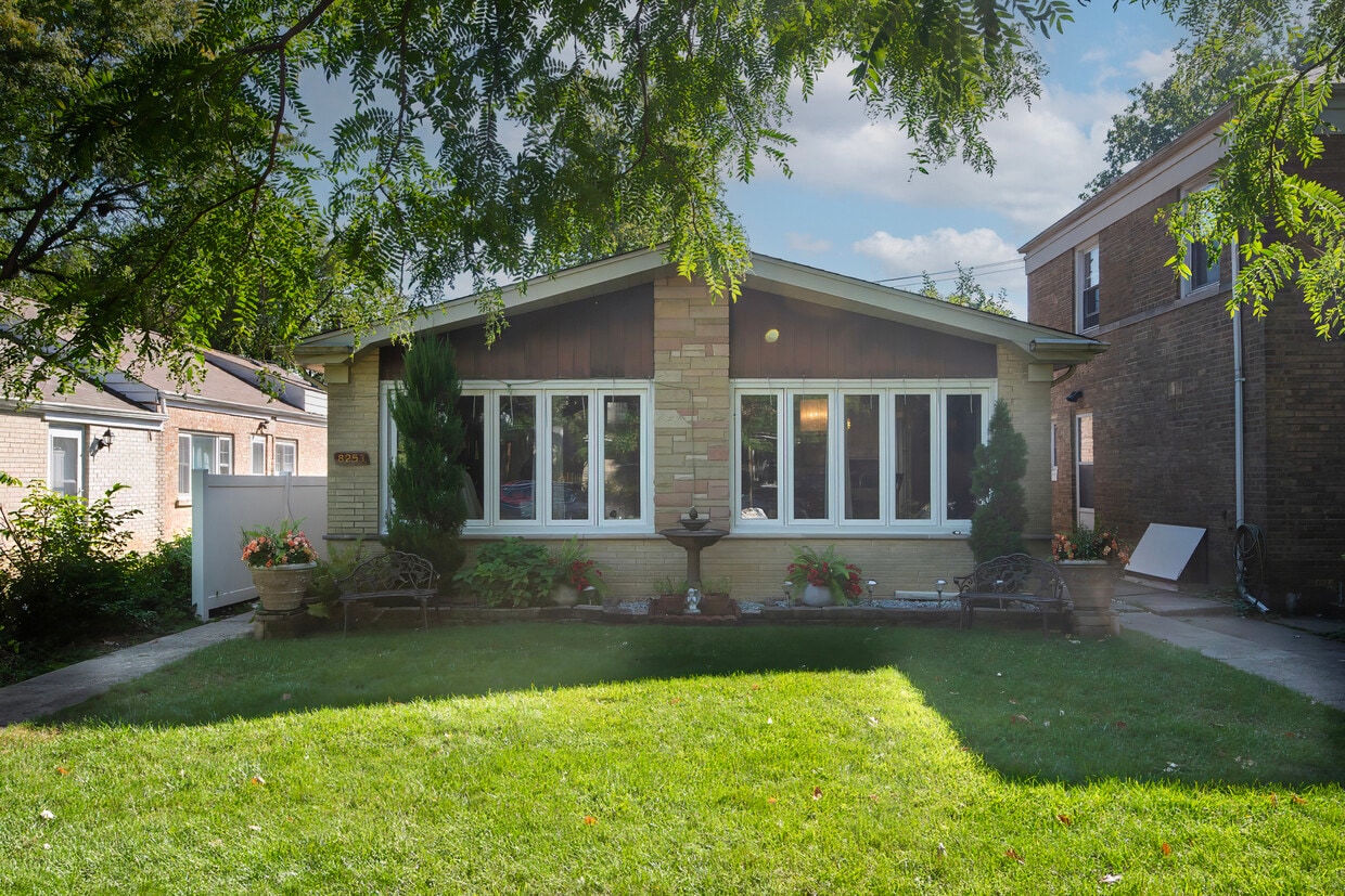 Primary Photo - 8253 Karlov Ave