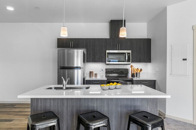 Foto del edificio - Kingwood Apartment in the Heart of Redmond