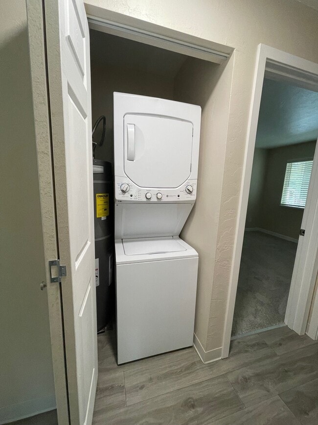 #55 Laundry - Oak Tree Apartments