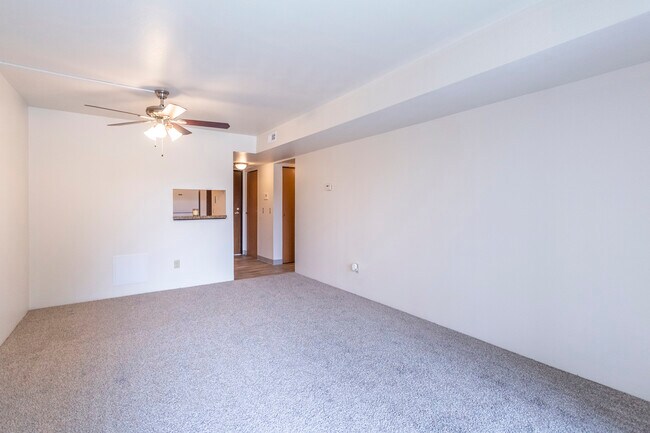 El Hampton - Vida - Benson Hills Apartments
