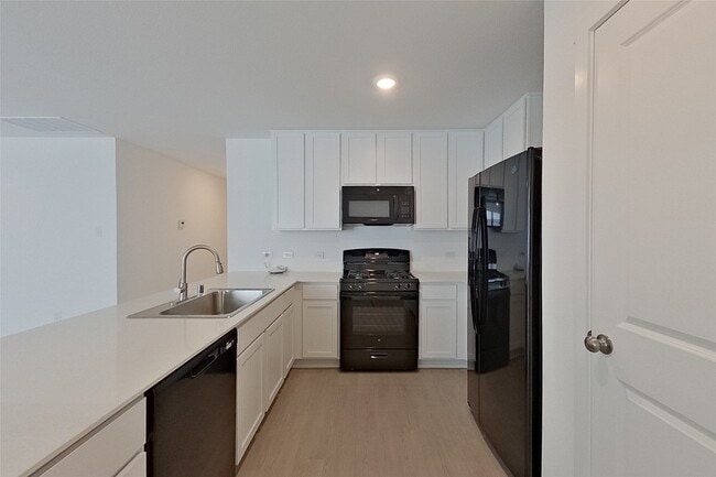 Building Photo - 827 Ginkgo Wy