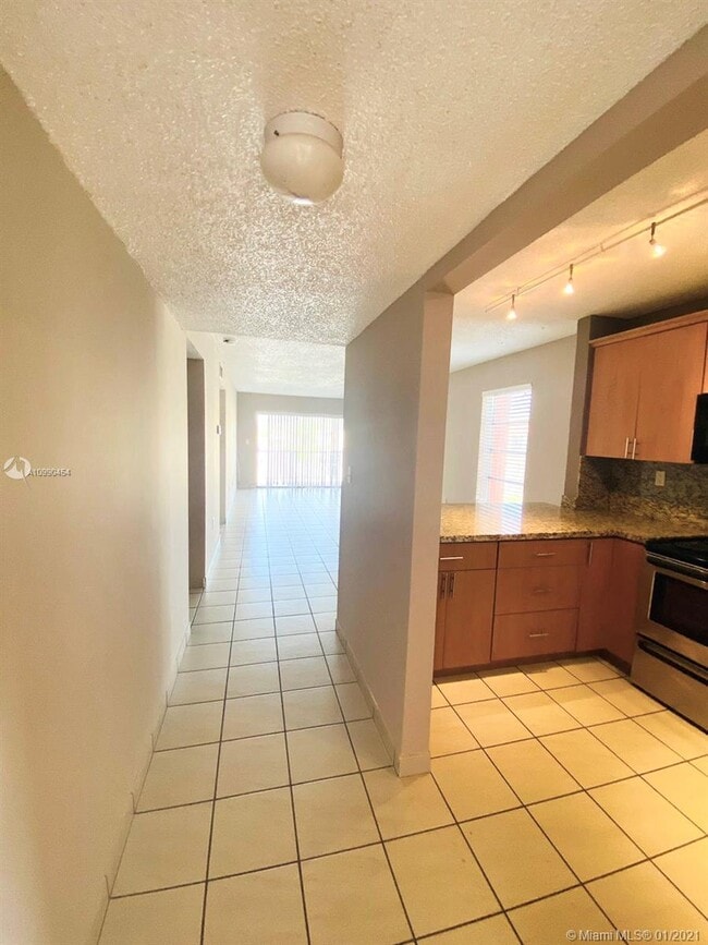 Building Photo - 305 W 68th St