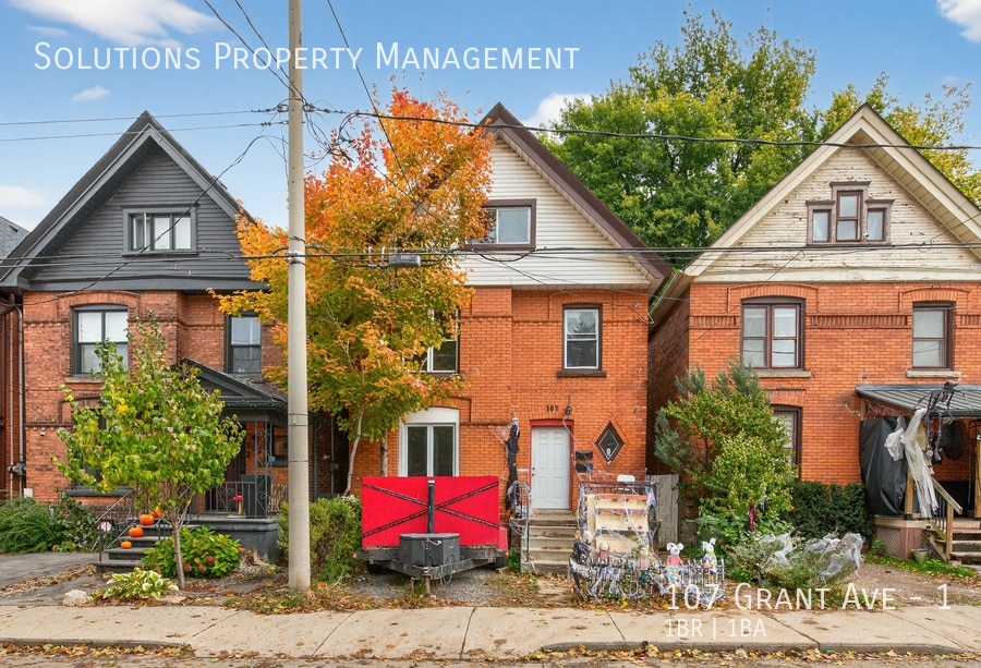 Primary Photo - **Newly Updated Bright Main Floor, 1 Bed +...