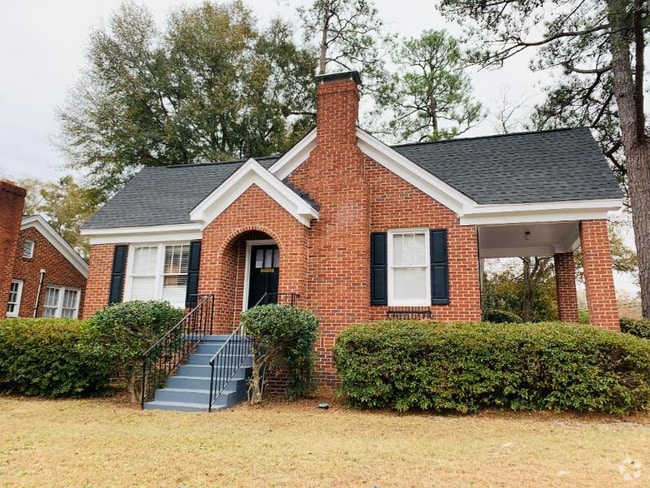 Building Photo - 4004 Rosewood Dr
