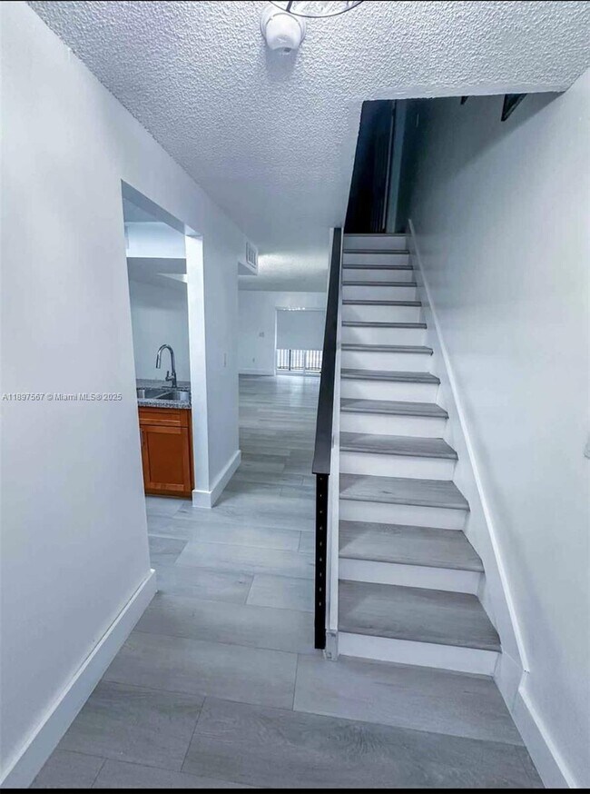 Foto del edificio - 2301 W 60th St