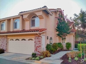 Building Photo - 473 S Clovercrest Ln