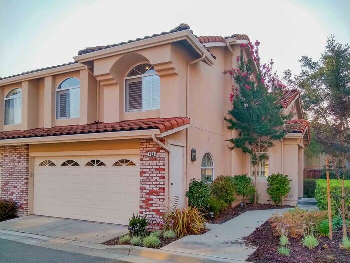 Foto principal - 473 S Clovercrest Ln