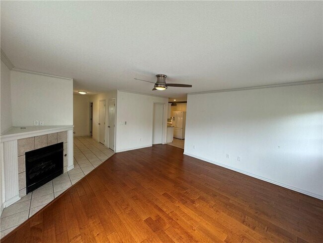 Building Photo - 2901 E Sterling Ct