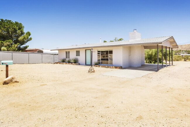 Foto del edificio - 61934 Verbena Rd
