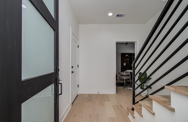 Building Photo - 8702 Ojeman Villas Dr