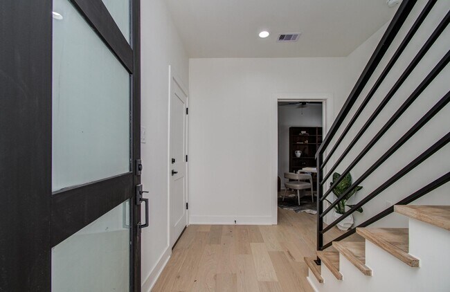 Foto del edificio - 8702 Ojeman Villas Dr