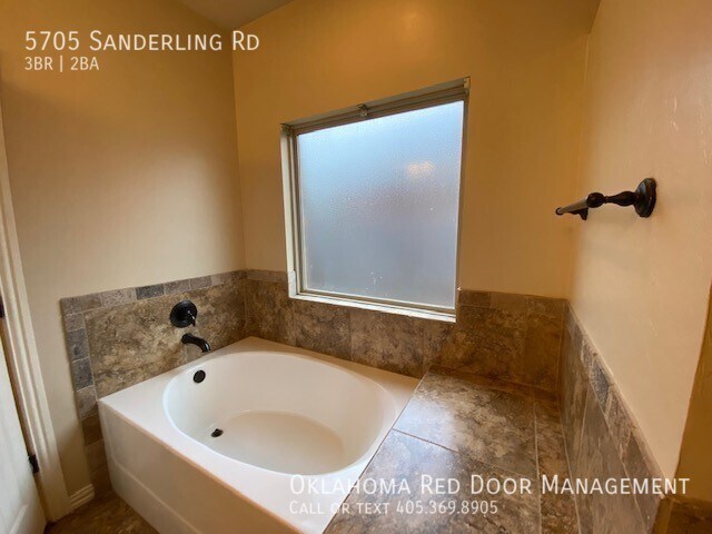 Building Photo - 5705 Sanderling Rd
