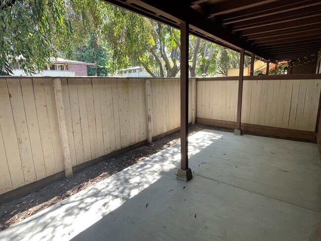 Foto del edificio - Remodeled 1 Bedroom 1 Bath Condo in Desira...