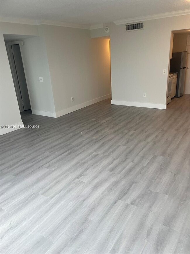 Building Photo - 2075 NE 164th St