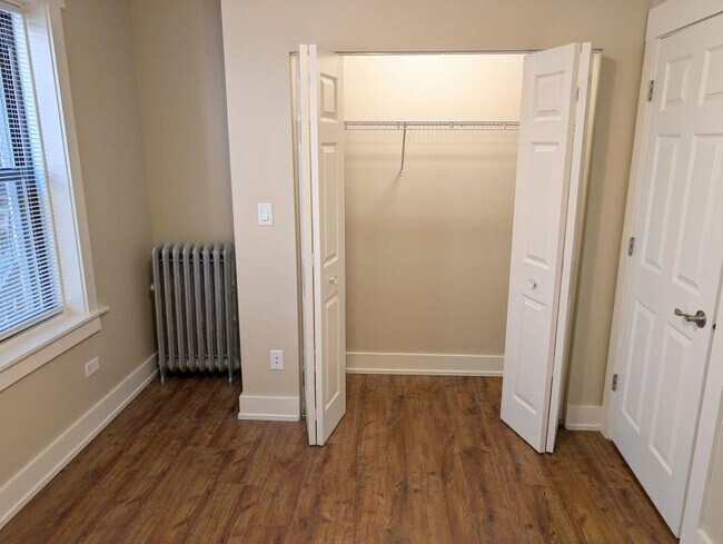 Building Photo - 1 bedroom in Chicago IL 60645