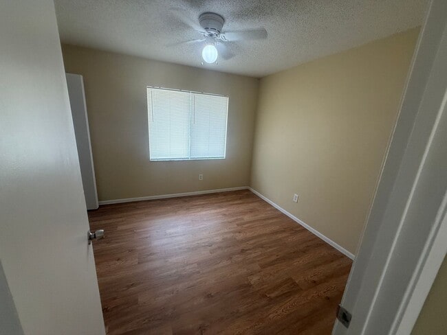 Building Photo - 213 S Moss Rd