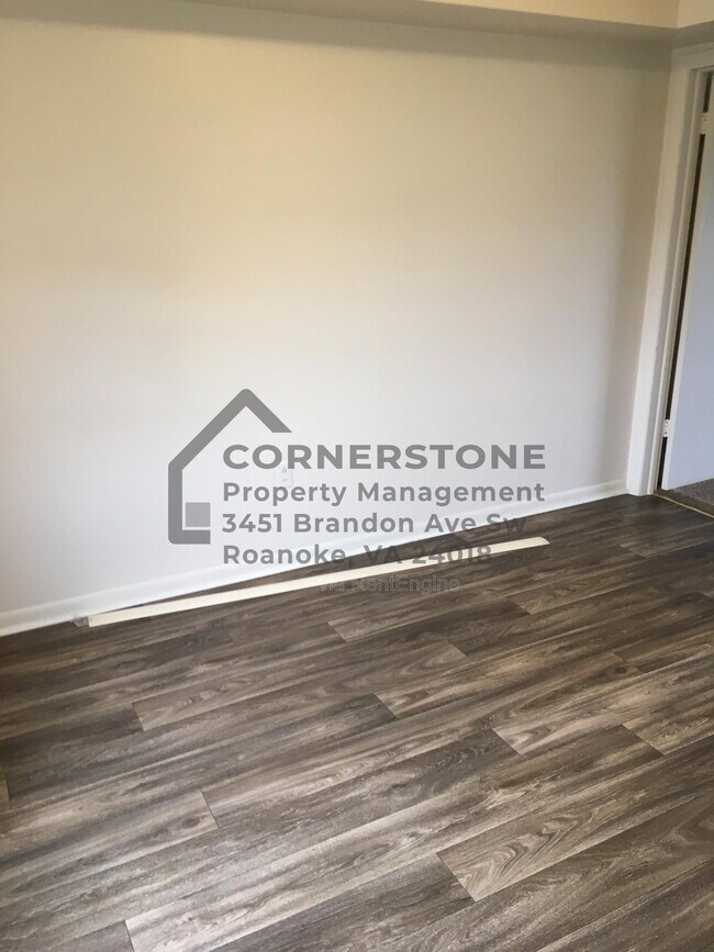 Building Photo - 6500 Carefree Ln