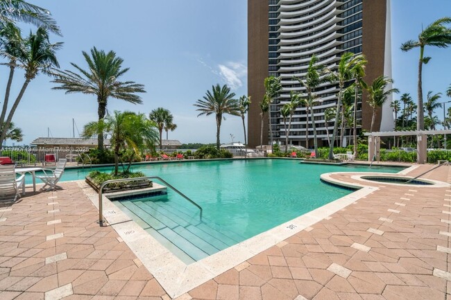 Foto del edificio - 720 NE 69th St