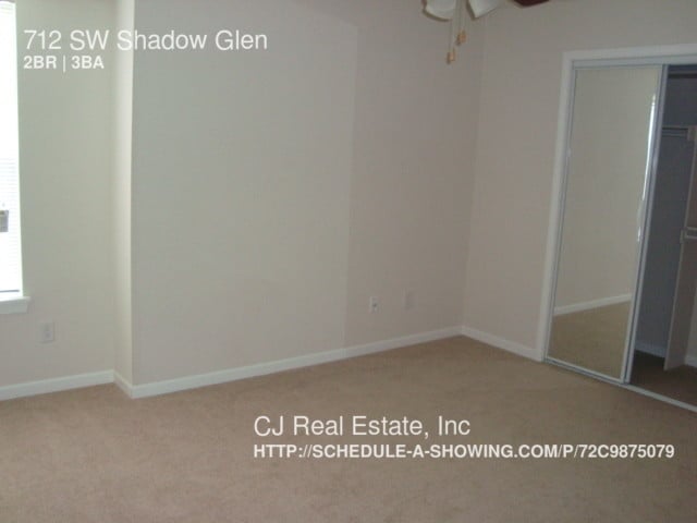 Building Photo - 712 SW Shadow Glen Dr