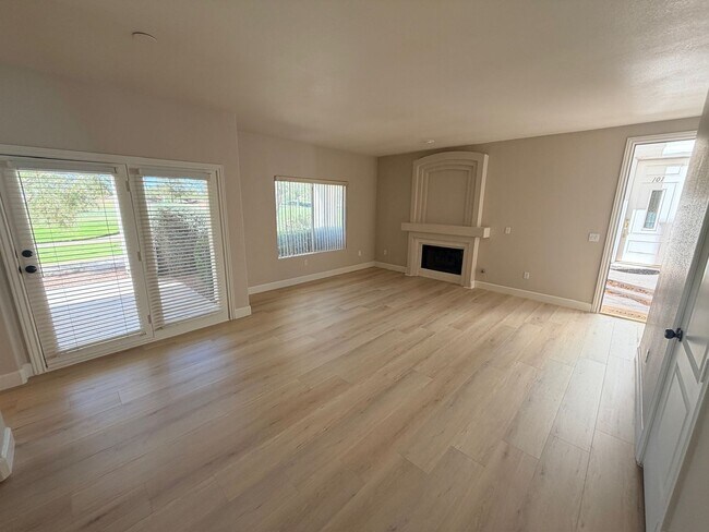 Foto del edificio - 7605 Rolling View Dr