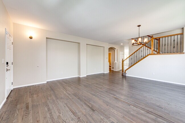 Building Photo - 5446 Longwood Cir