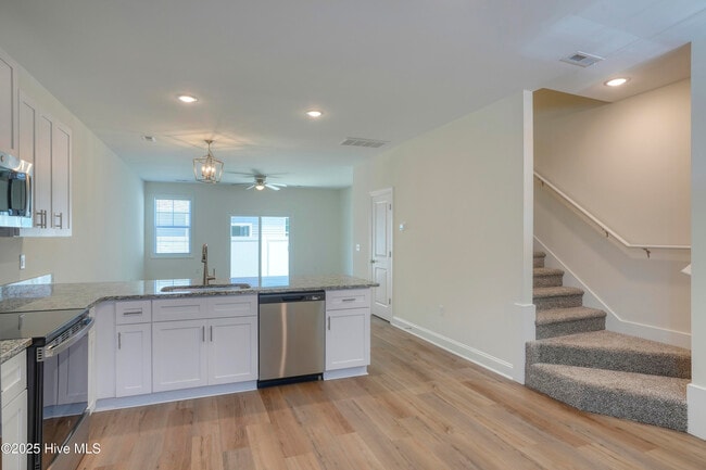 Building Photo - 315 Starfish Ln